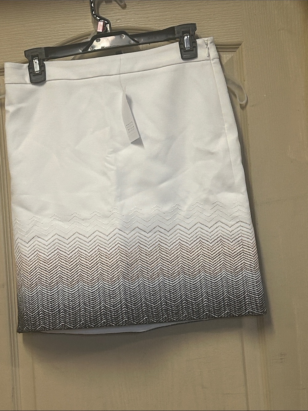 White House Black Market White to Black Ombre Chevron Pencil Skirt SBOLI